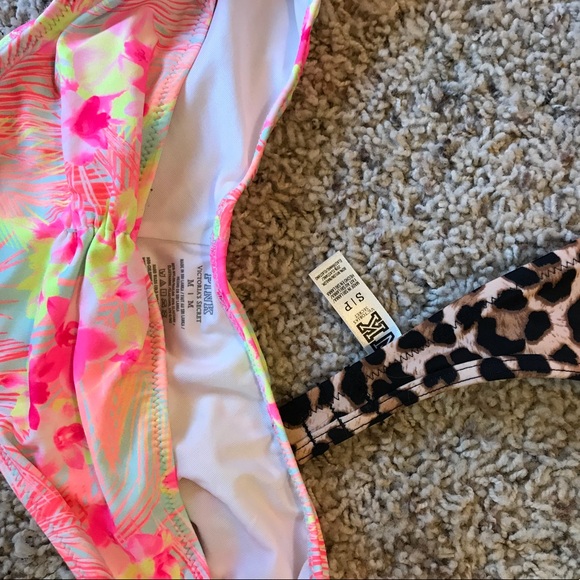 Bikini - Picture 2 of 2